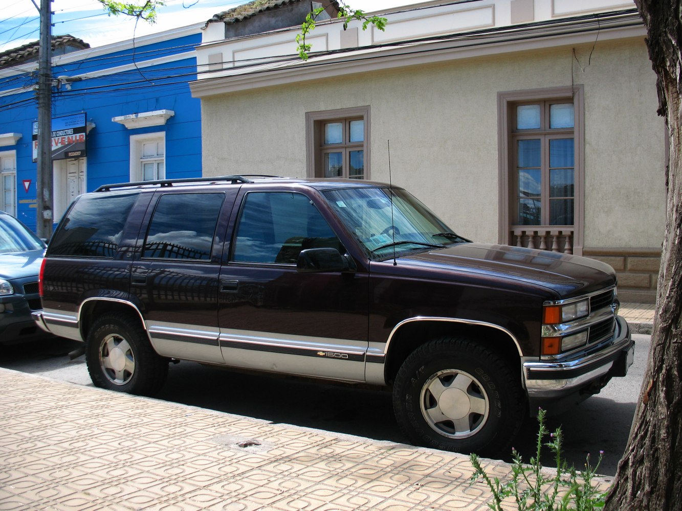 Side profile of an SUV with tinted windows and roof rails