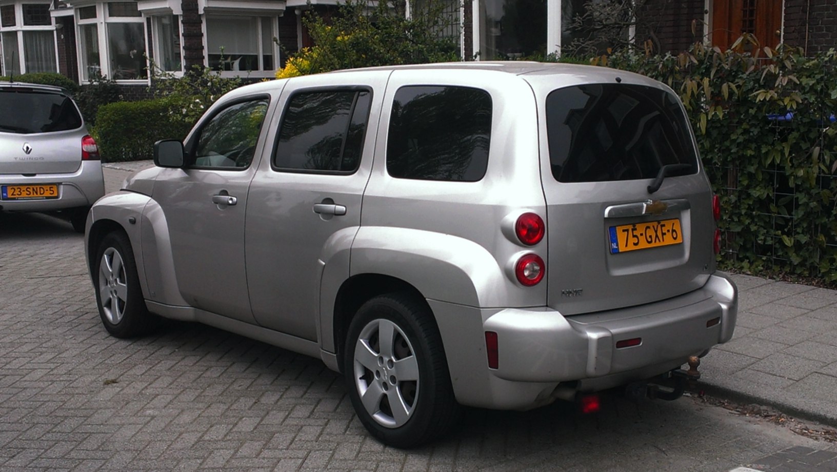 Rear and side view with distinctive rounded wheel arches and dual round tail lights