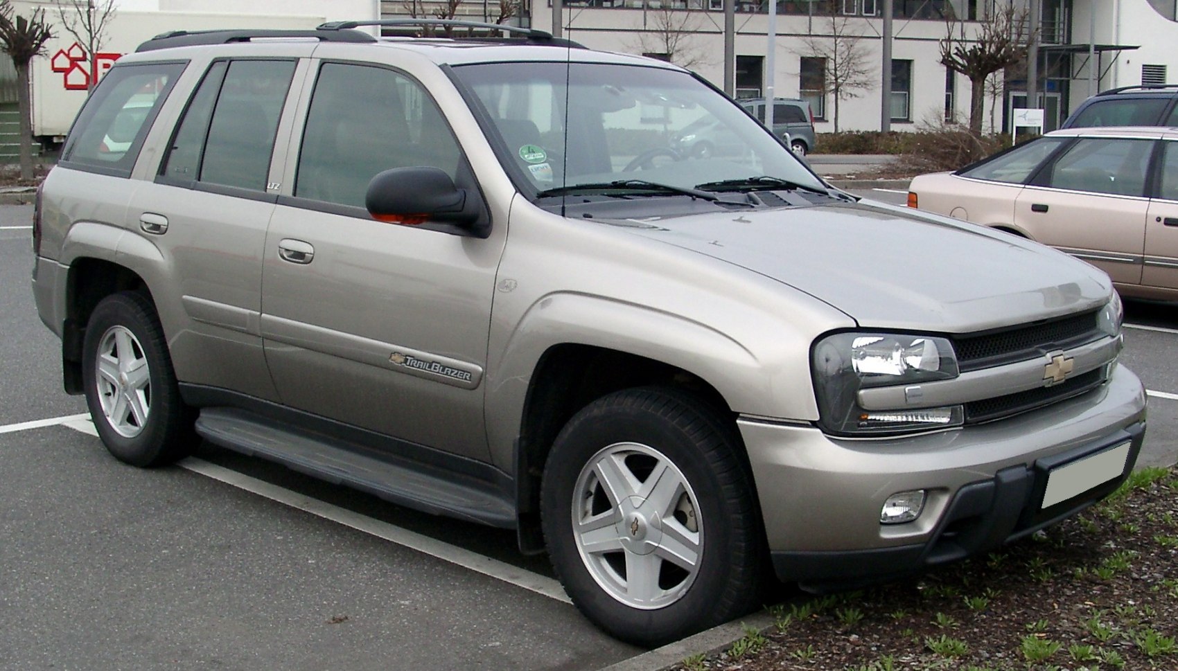 Front-side view of SUV featuring headlights, alloy wheels, body contours