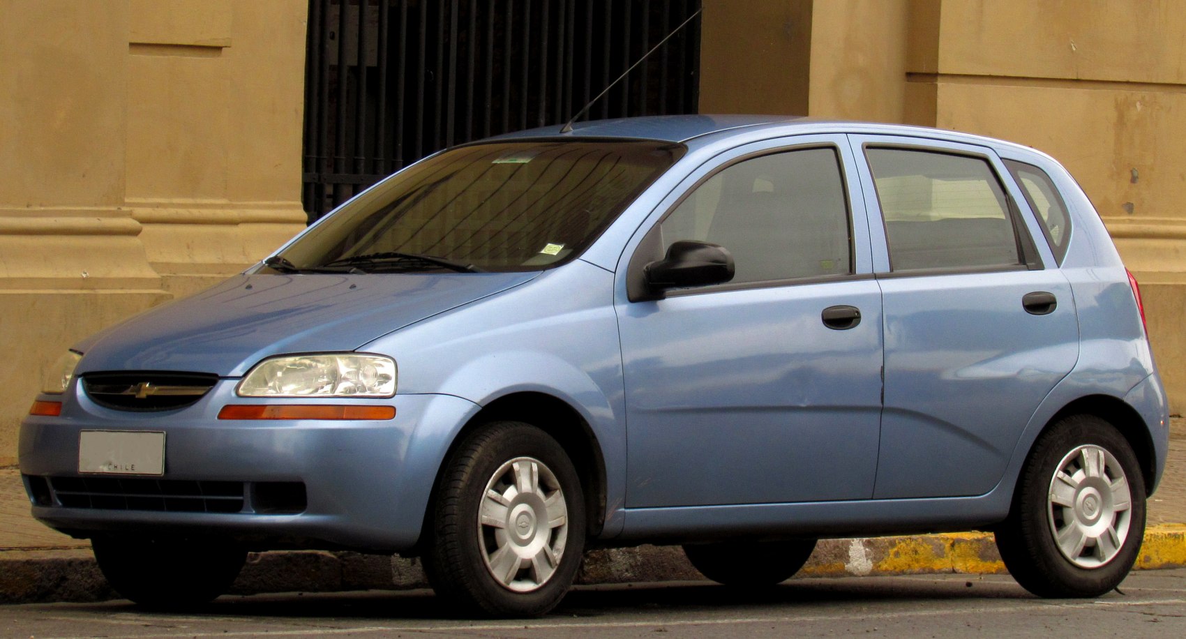 Compact hatchback with distinct body lines and simple wheel covers