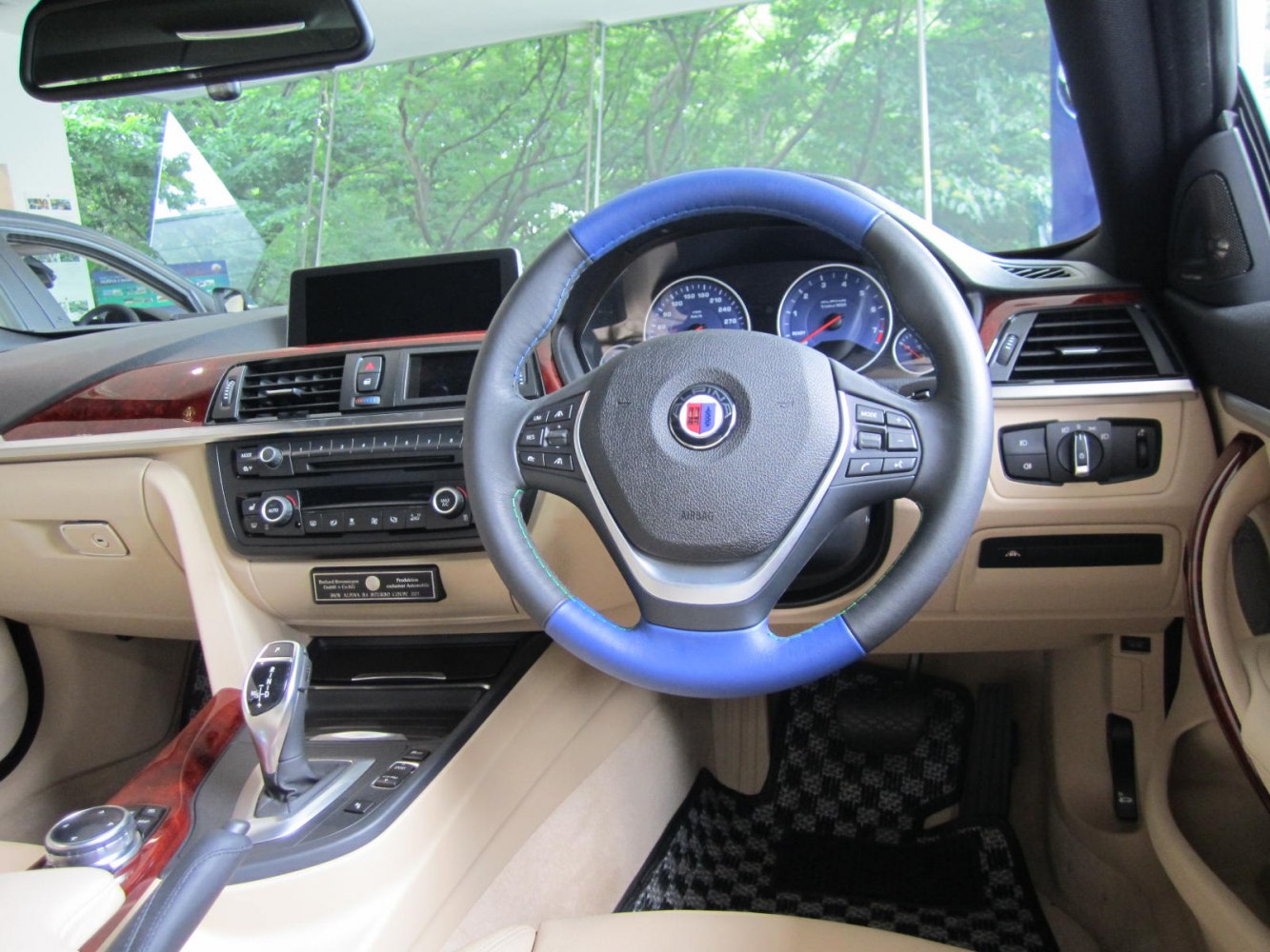 Steering wheel and dashboard with beige interior and automatic gear shifter