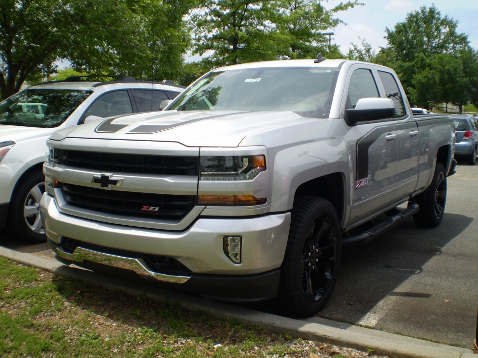 Front and side view of a facelift Double Cab pickup with black alloy wheels and distinctive grille.