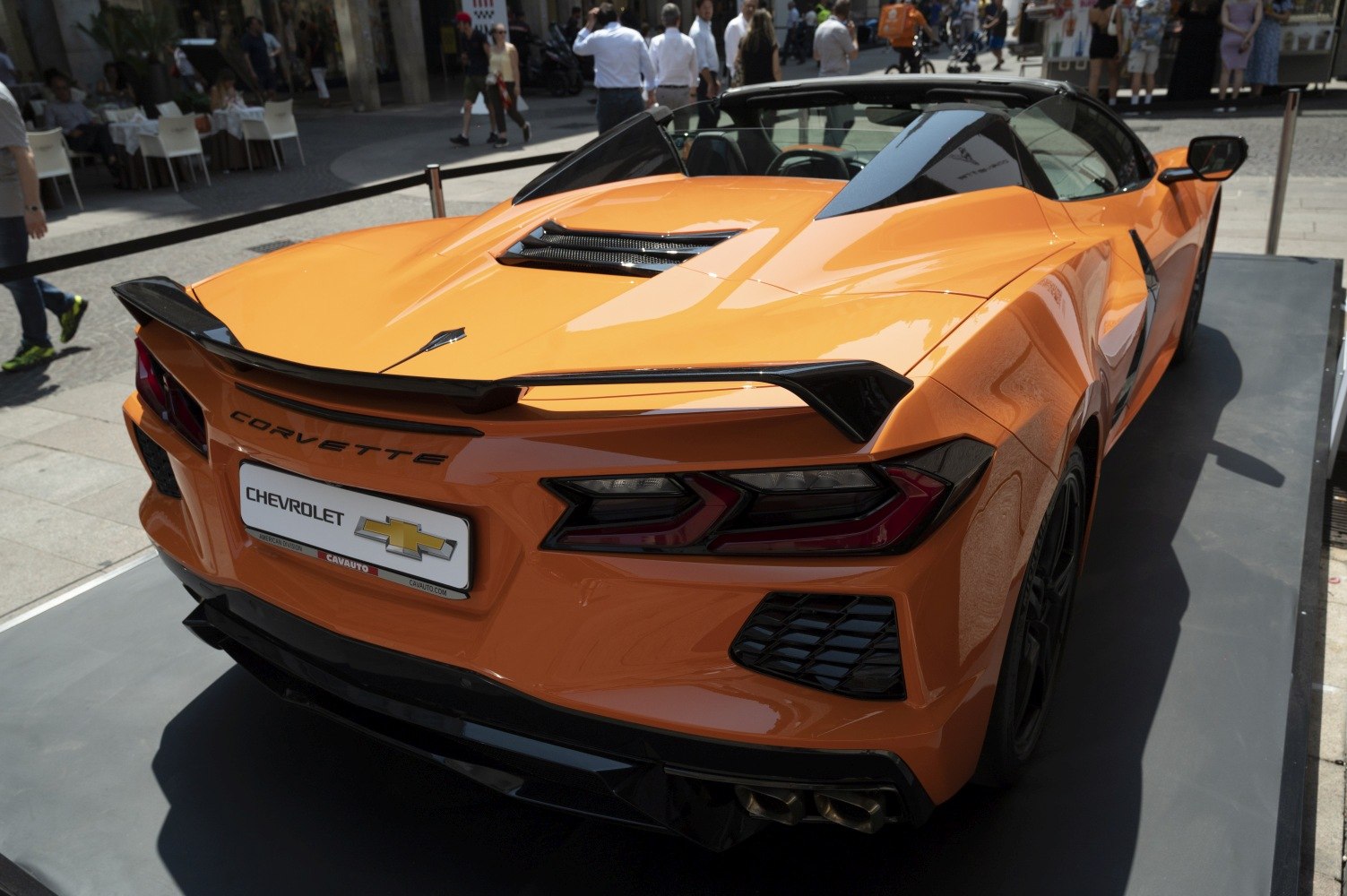 Rear design and aerodynamic features of a sharp sports convertible