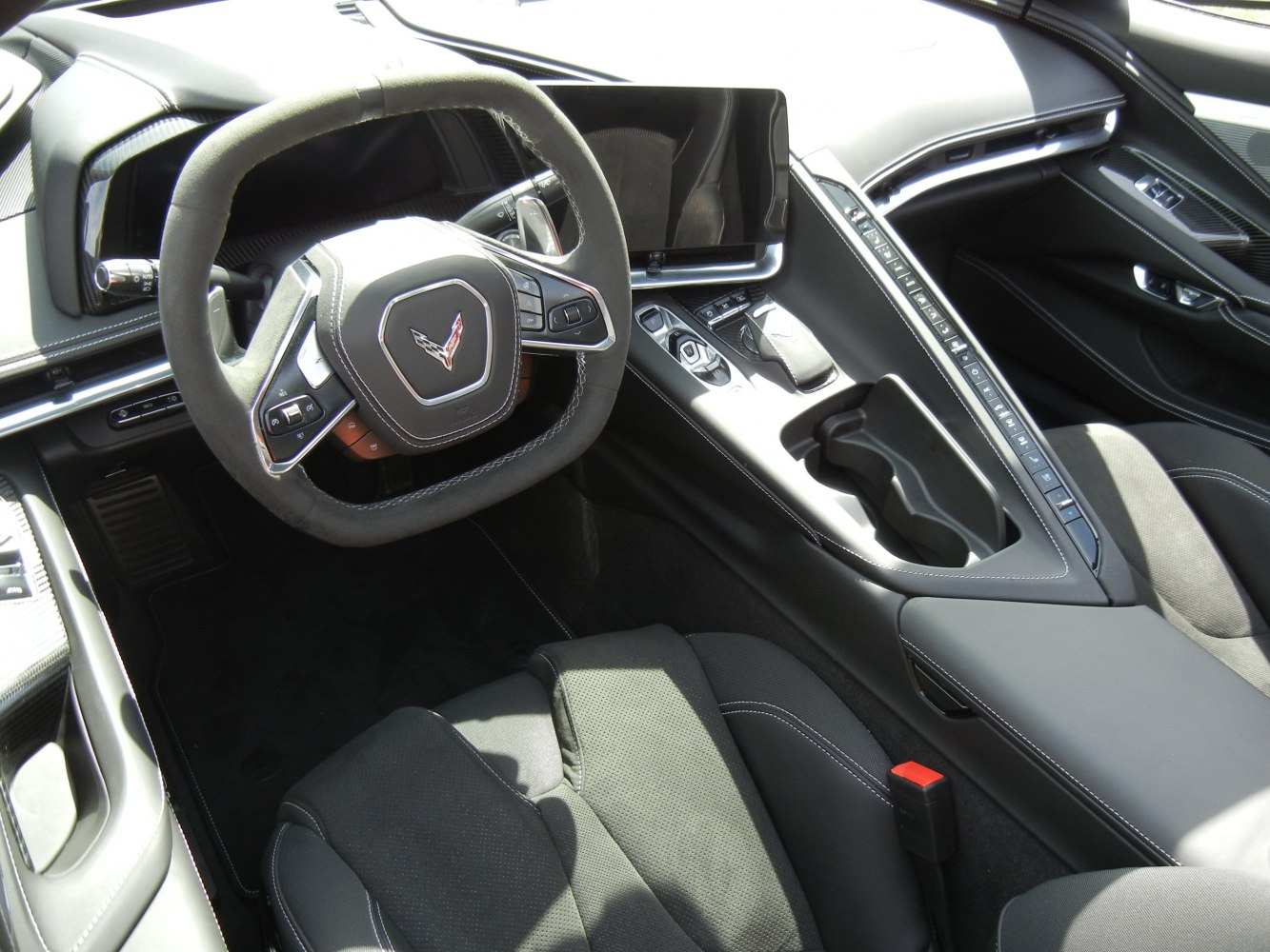 Sporty steering wheel with digital dashboard and sleek center console