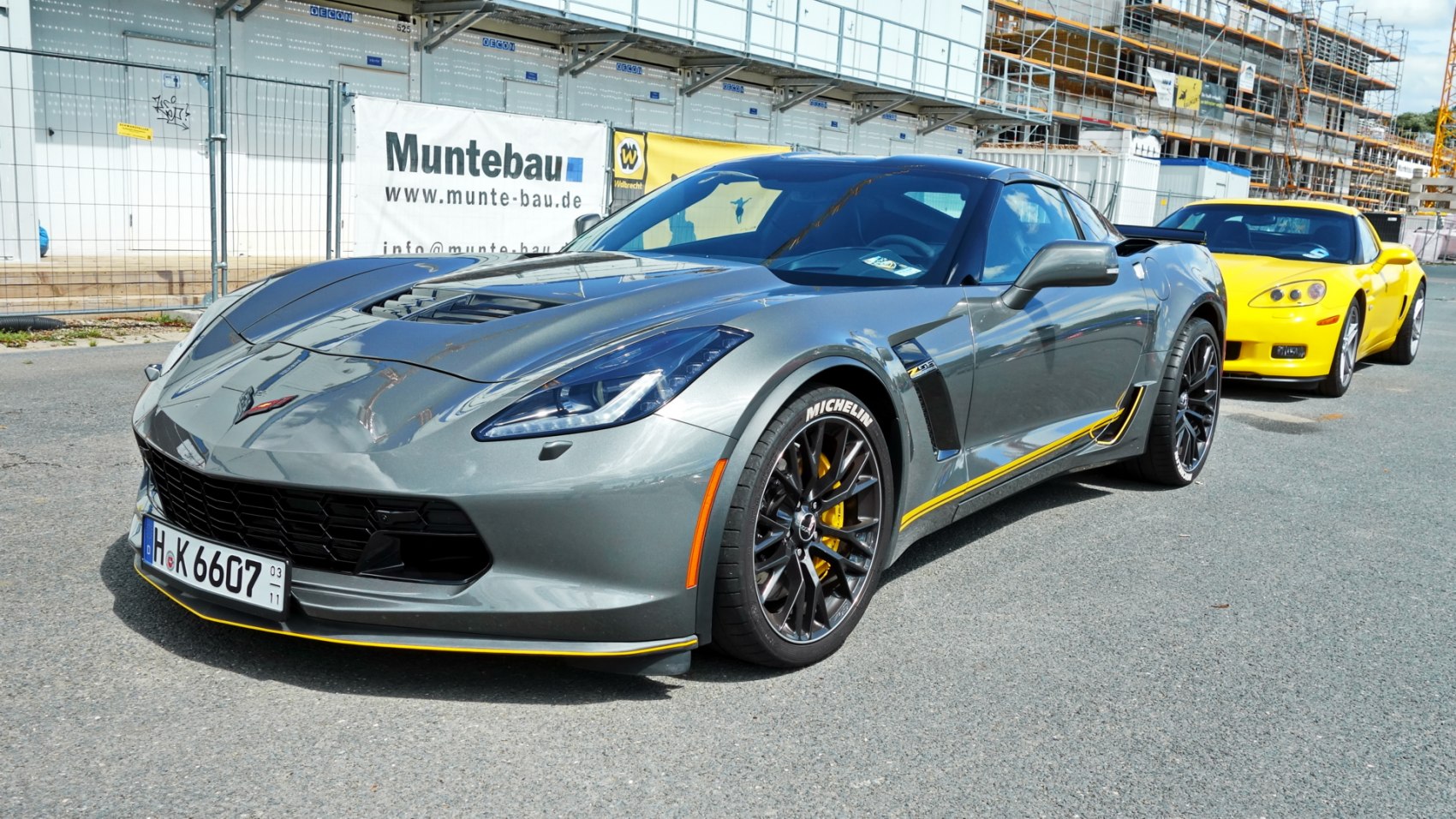 Front close-up and side view with headlights and aerodynamic vents