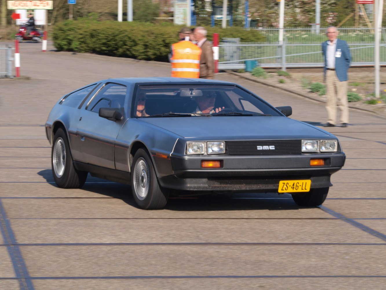 Stainless steel body with wedge shape and gullwing doors