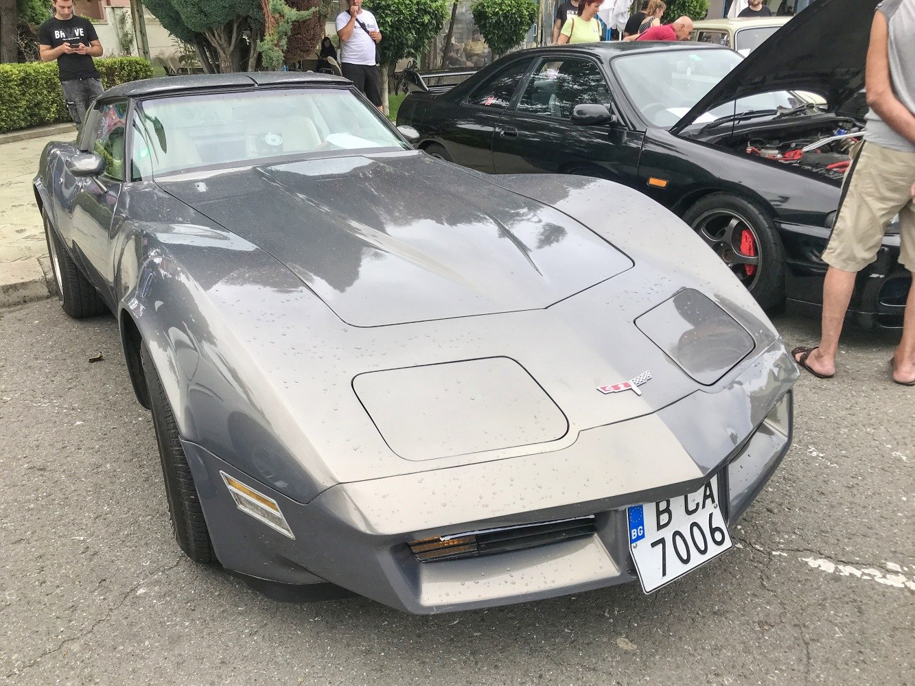 Corvette C3 facelift front with pop-up headlights and sculpted hood