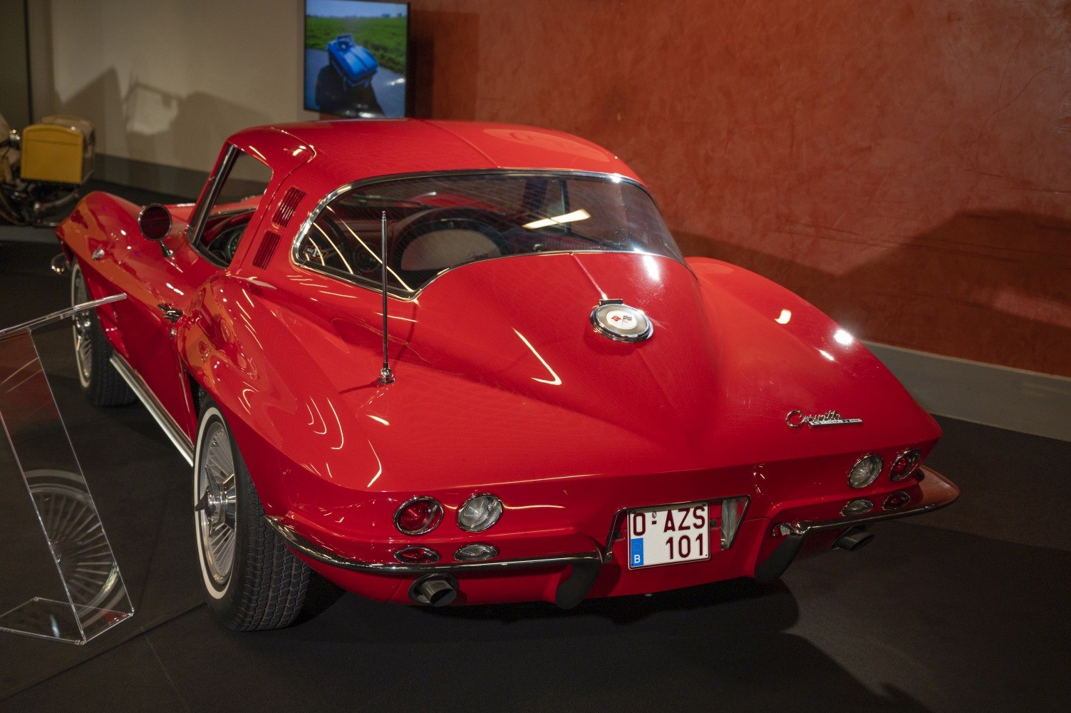 Split rear window and round tail lights of a classic red coupe