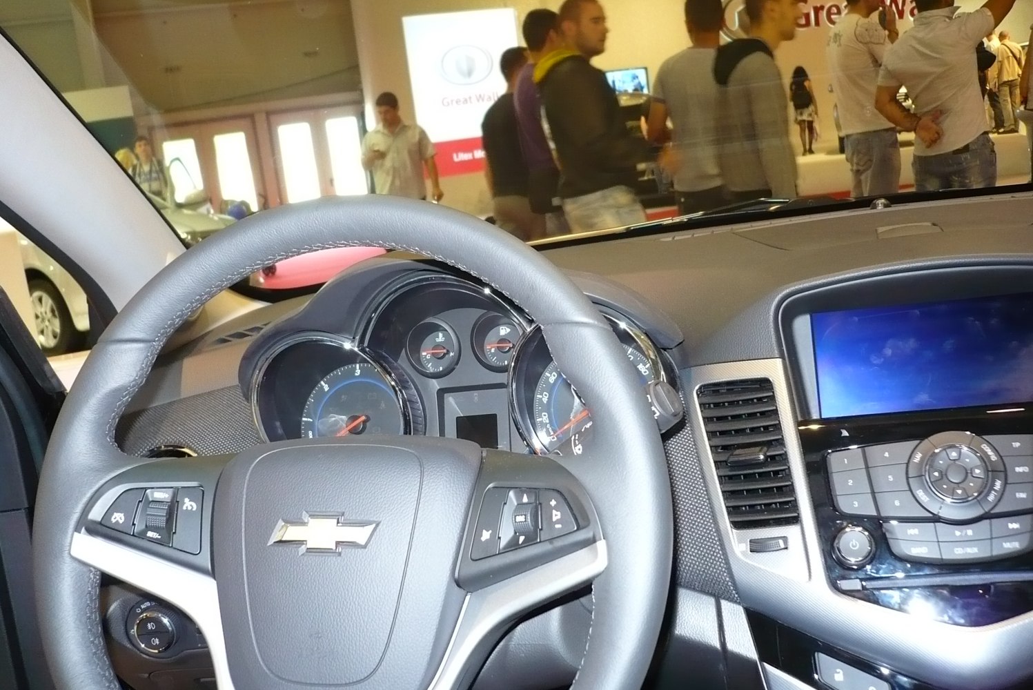 Steering wheel, instrument cluster, infotainment system interior view