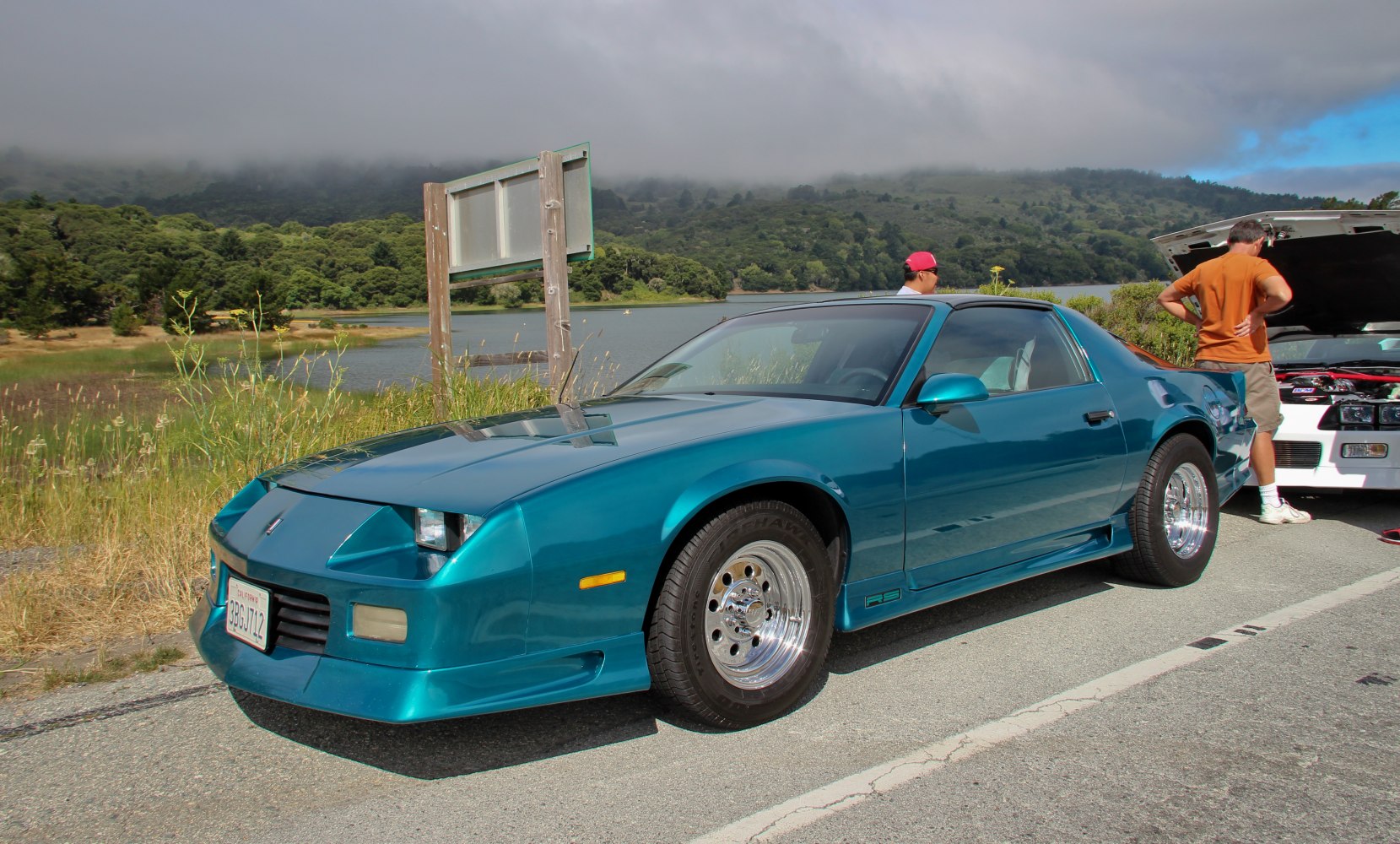 Classic 1991 muscle car with pop-up headlights and sleek aerodynamic design.