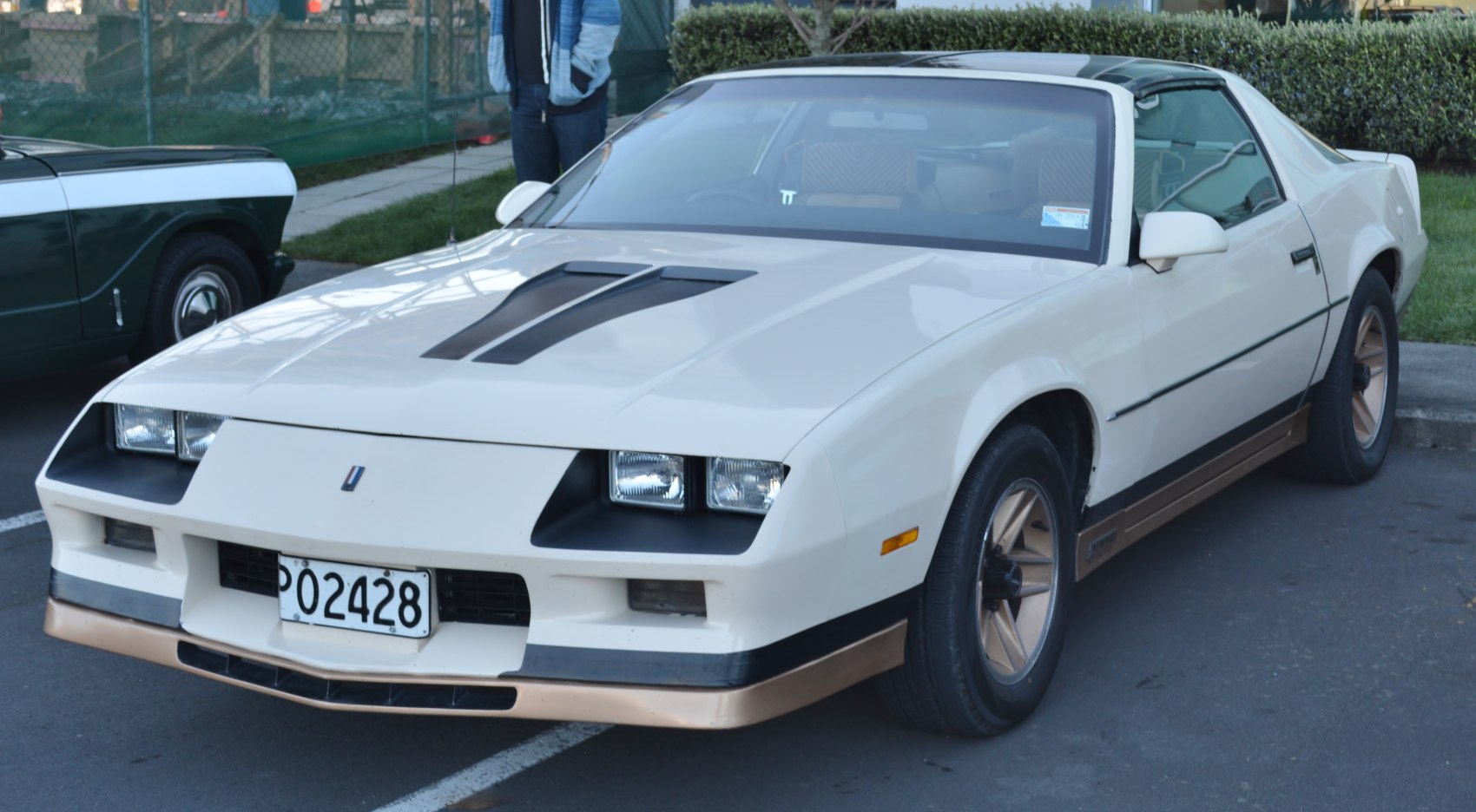 Sharp front end and aggressive hood scoop