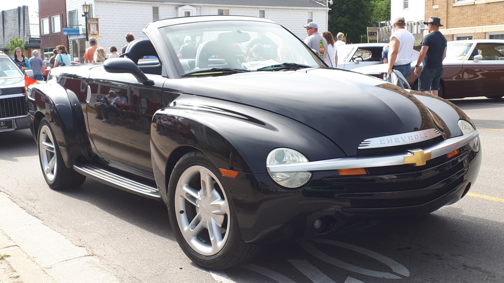 Convertible pickup front end with alloy wheels and unique retro styling