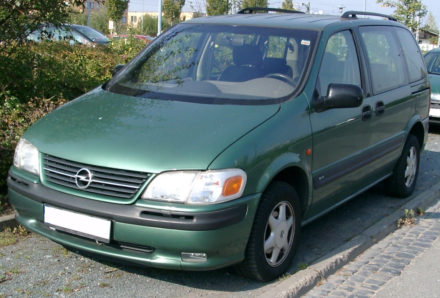 Green MPV with front grille and roof rails