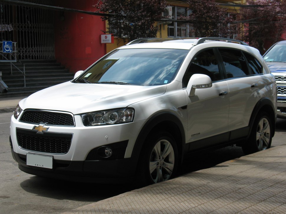 Front side view of a white mid-size SUV with prominent grille and alloy wheels
