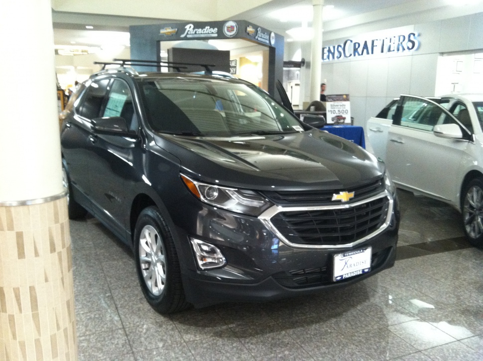 Front grille and headlights of an SUV with a roof rack