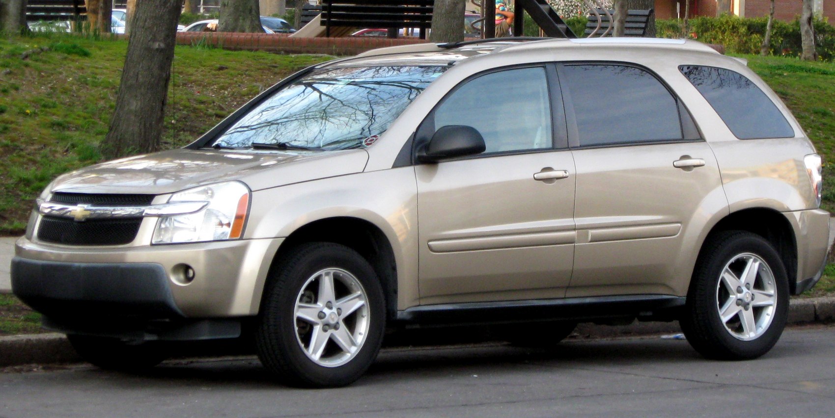 Side profile of mid-size SUV with alloy wheels and roof rails