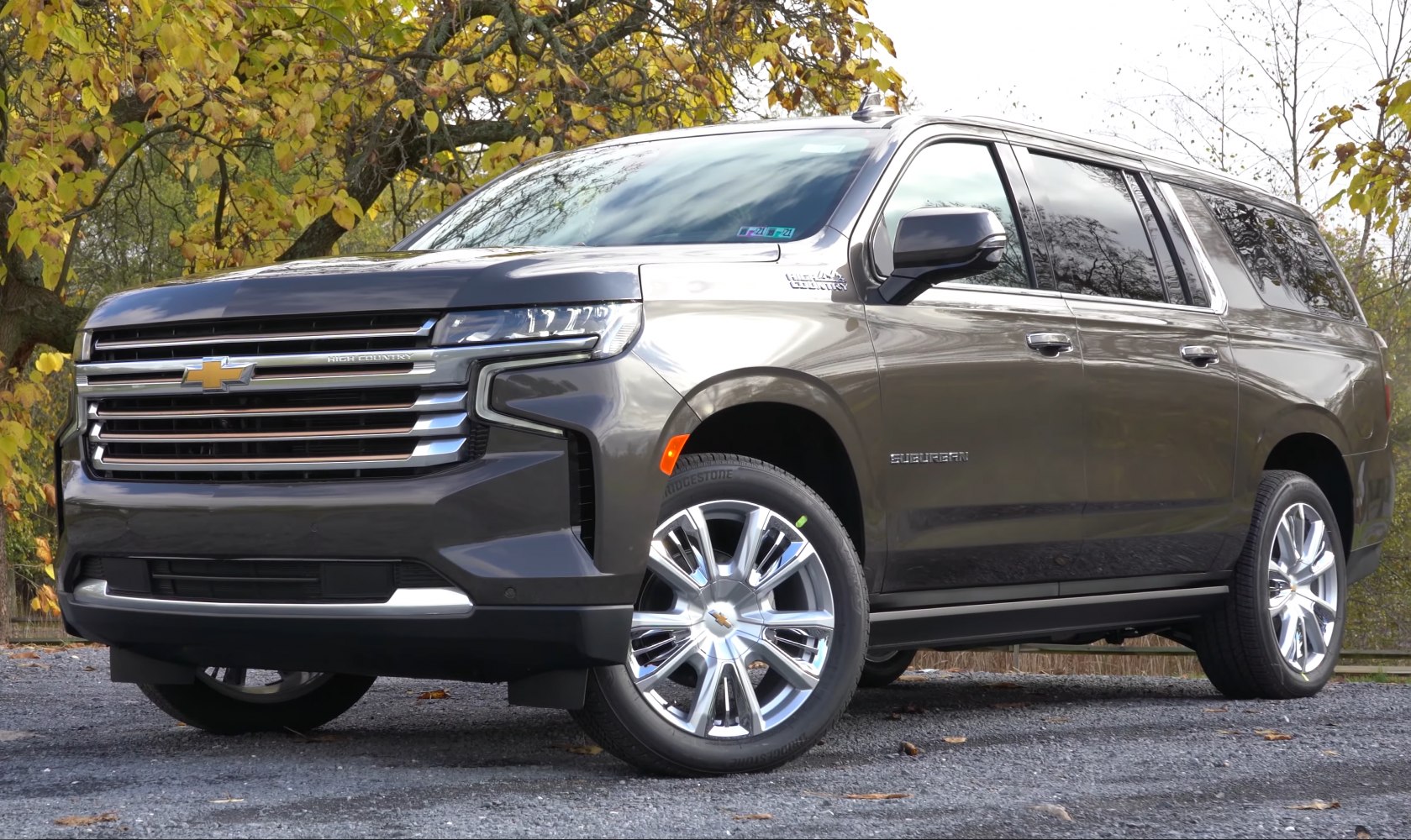 Front grille and alloy wheels of a full-size SUV