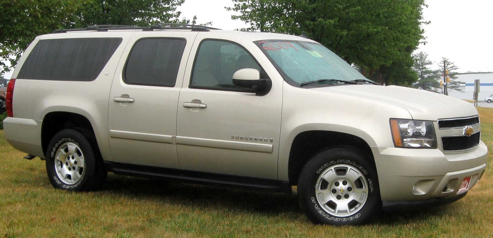 Large SUV side profile with roof rack and alloy wheels