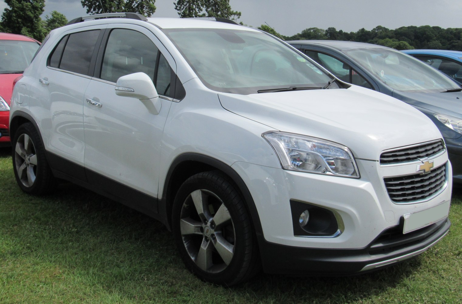Compact SUV front side view with alloy wheels and distinct grille
