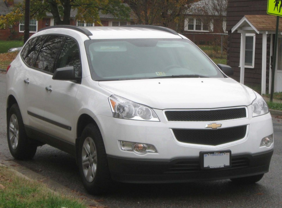 Front view with grille and roof rails