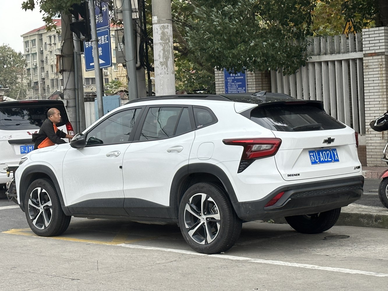 Rear and side profile of a modern crossover with distinctive taillights and wheel arches