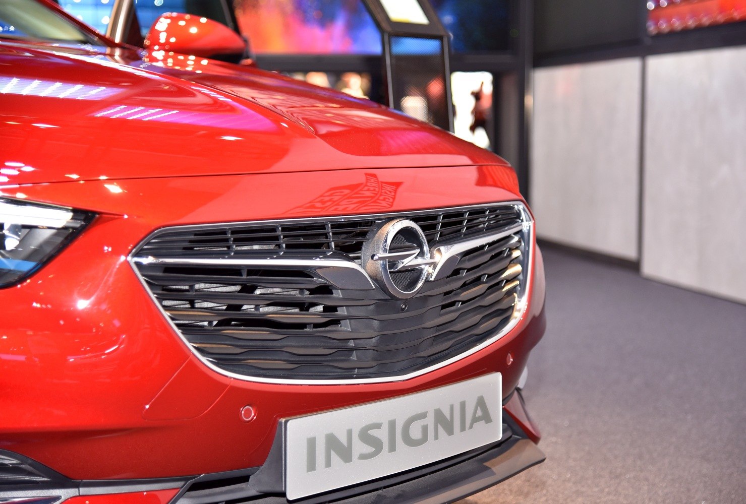 Close-up of front grille with Opel emblem