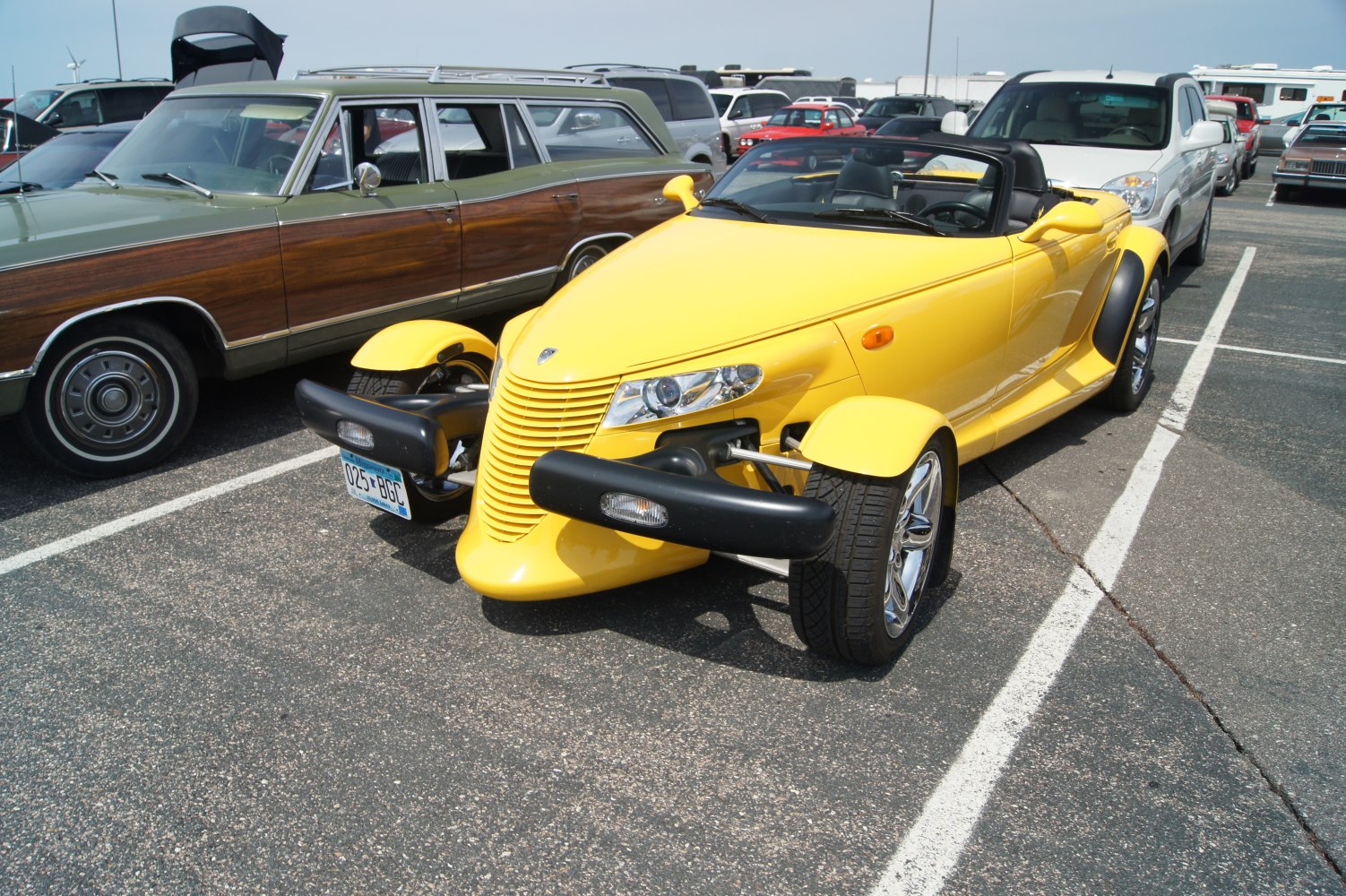 Yellow convertible with external front fender suspension and retro design
