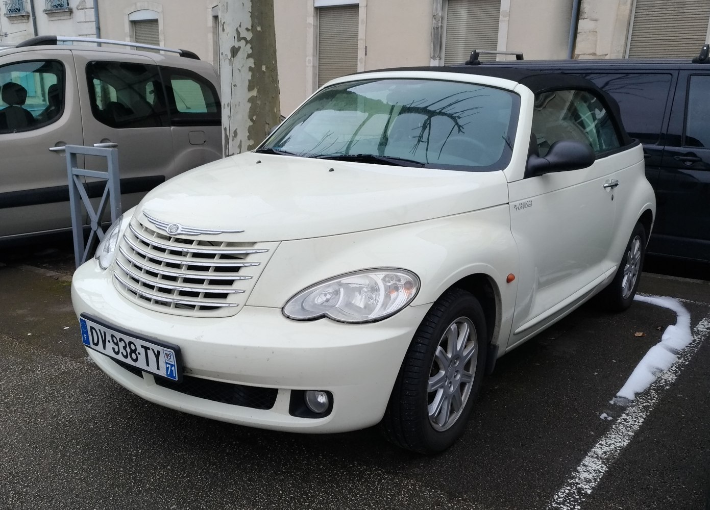 Convertible with unique retro front grille and rounded headlights