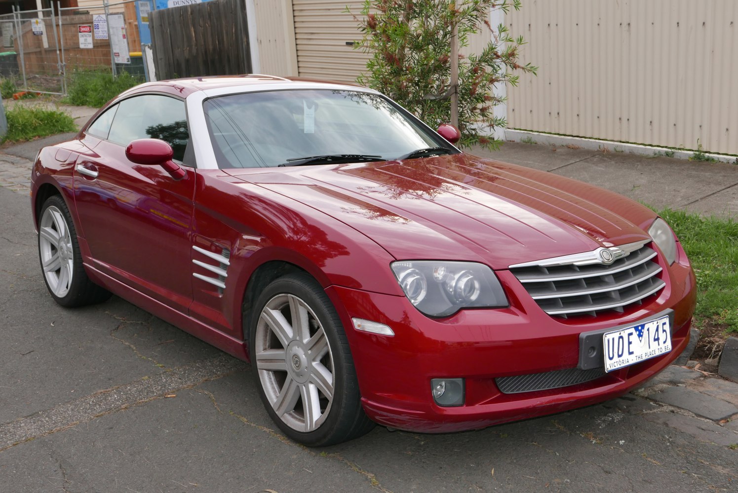 Sporty coupe with signature front grille and alloy wheels