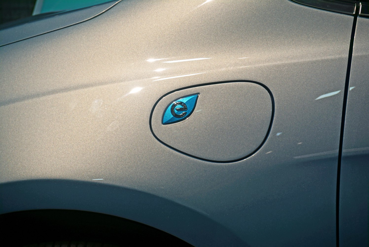 Fuel cap with blue eco 'e' badge on vehicle side panel