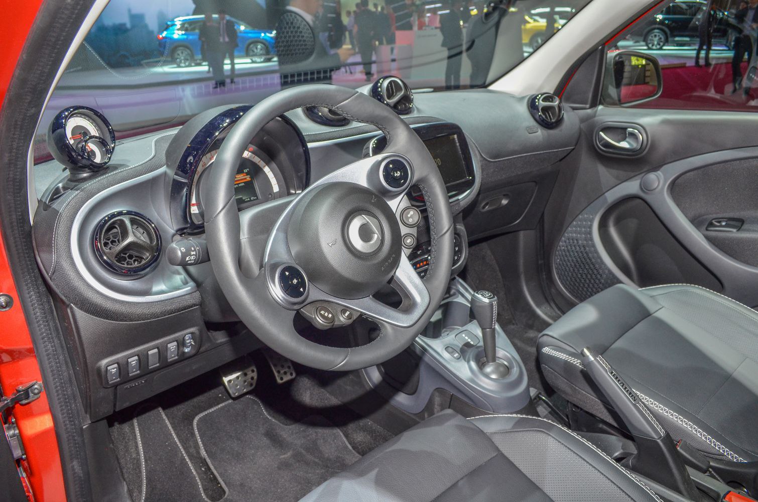Compact steering wheel, dashboard controls, gear shift, air vents