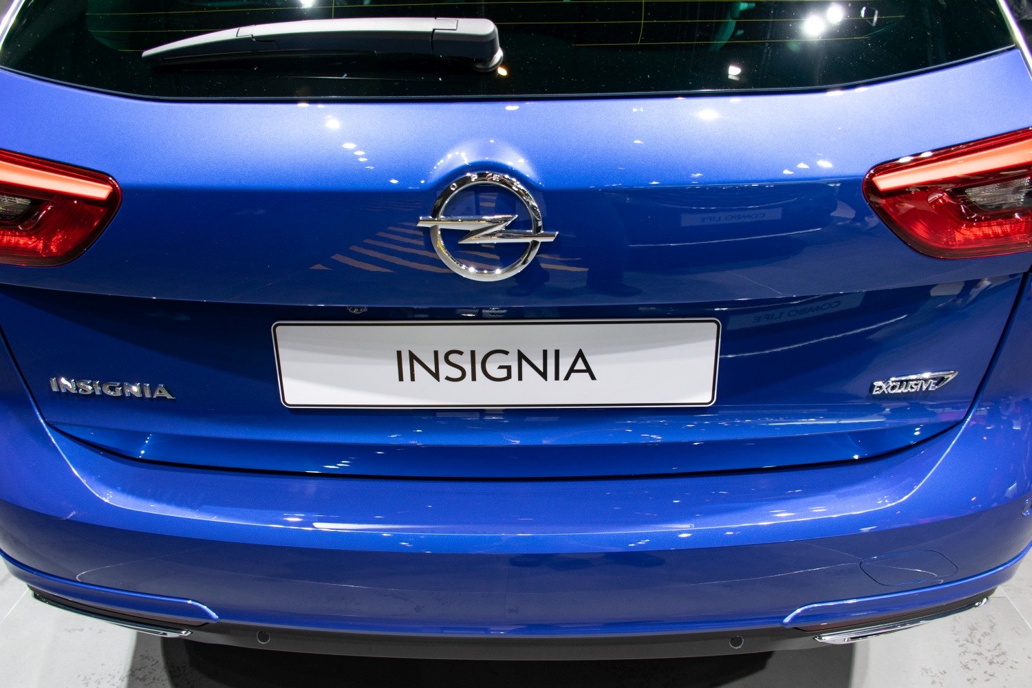 Rear emblem and badges on a blue car hatch