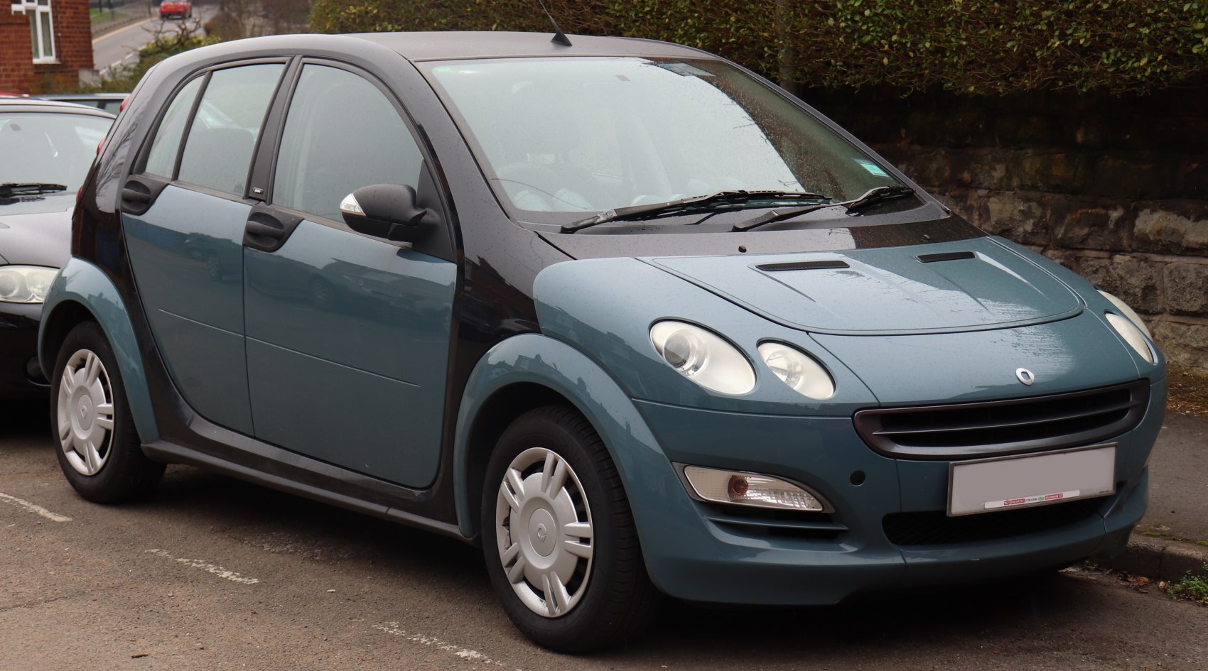 Compact 5-door hatchback with rounded headlights and dual hood vents