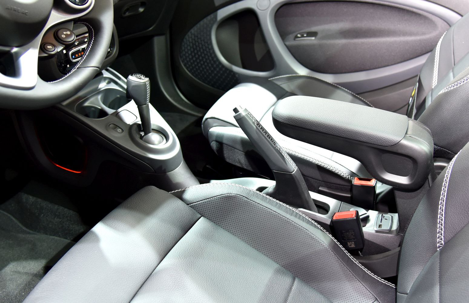 Interior cockpit with gear shift, handbrake, armrest, and seats