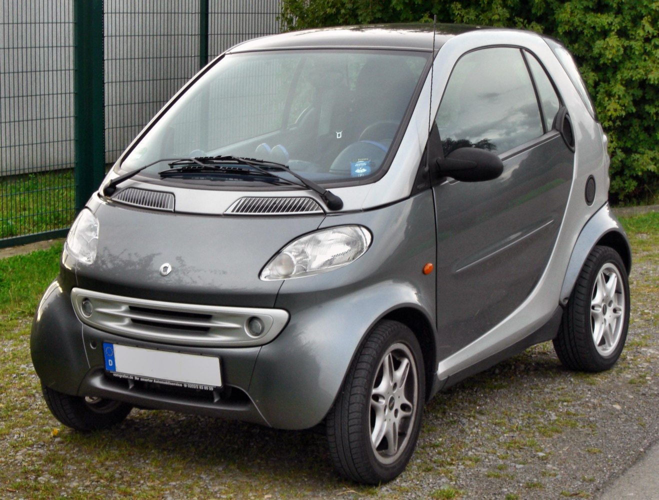 Compact two-seater urban car with front and side details