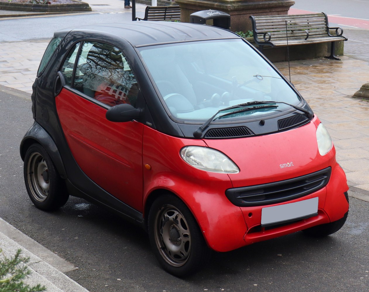 Compact two-seater with red body and black roof