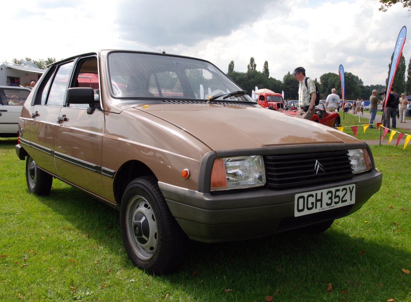Front view of a vintage hatchback with rectangular headlights and black grille.