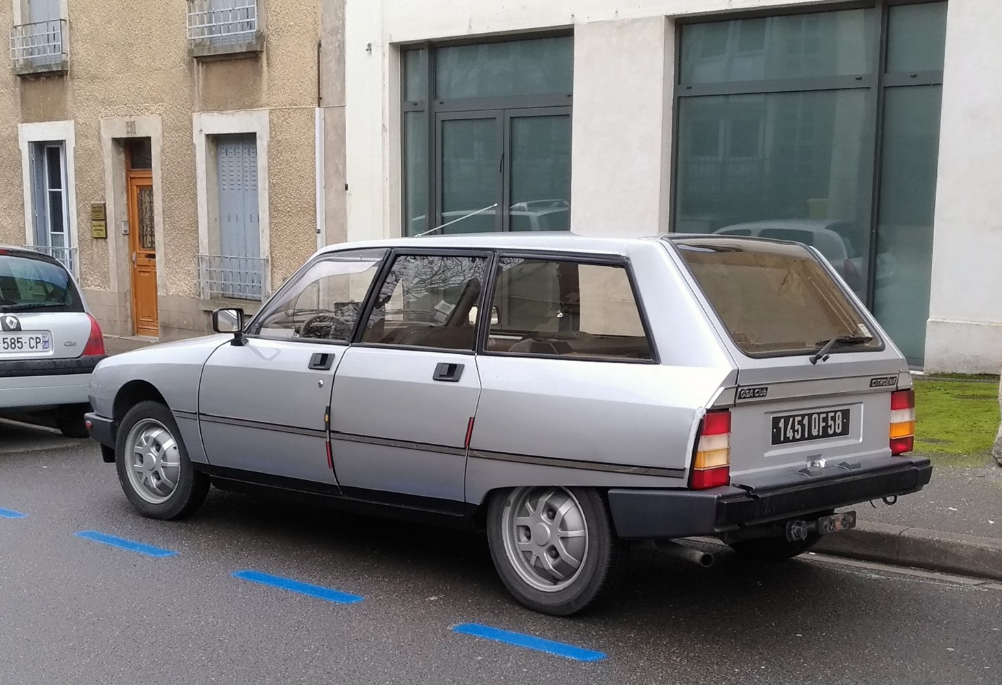 Rear side view of a vintage hatchback with angular rear window and classic taillights