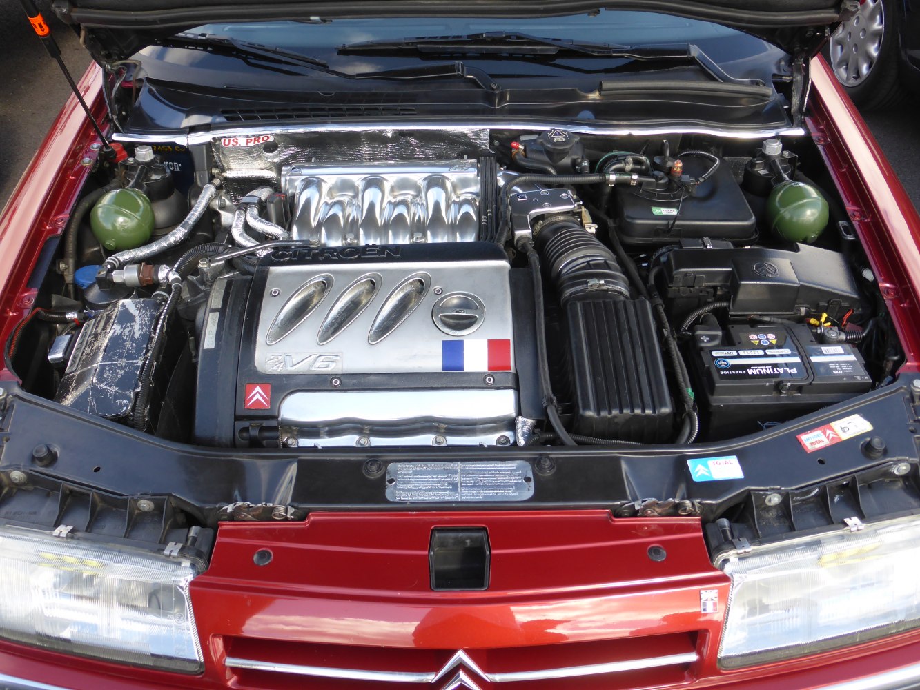 2.0 12-valve V6 engine bay with hydraulic suspension spheres