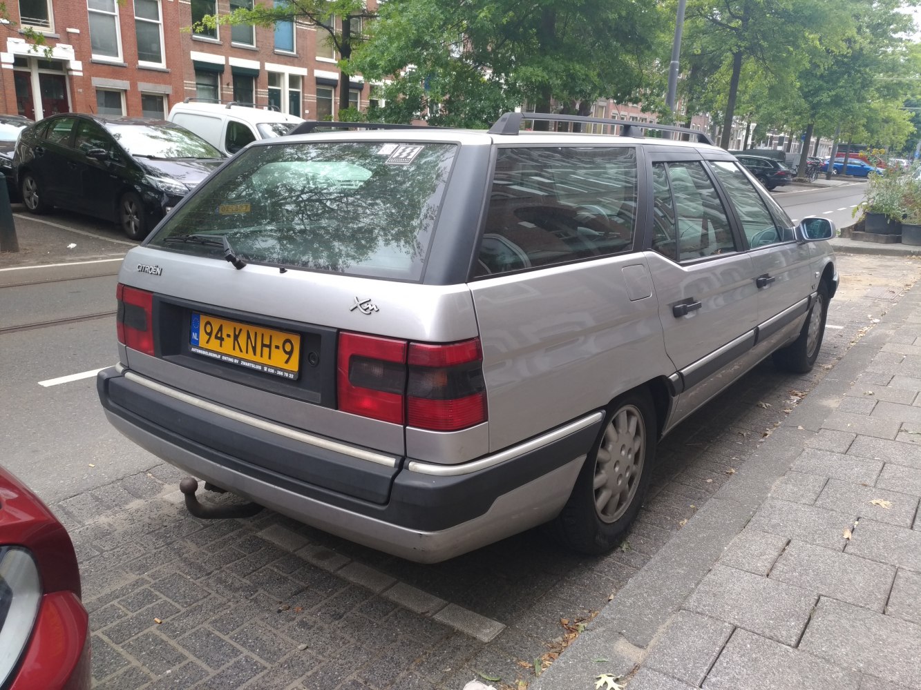 Rear and side view of 1995 station wagon with angular design and roof rails