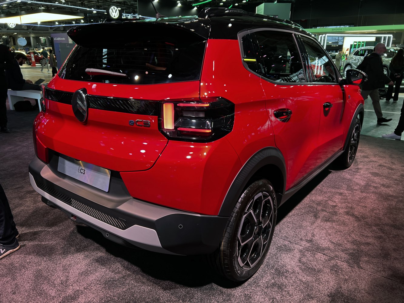 Sleek rear with modern taillights and black roof contrast.