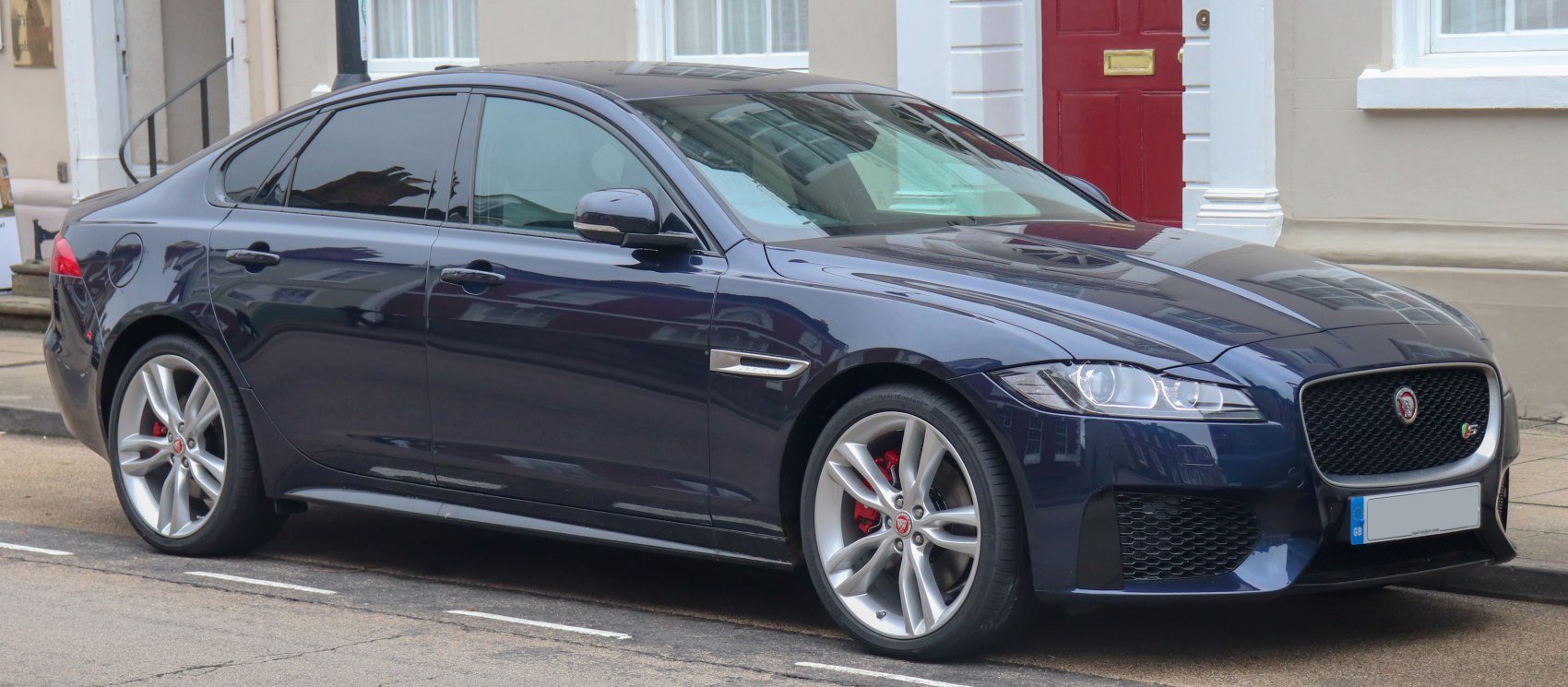 Sporty sedan with alloy wheels and mesh front grille