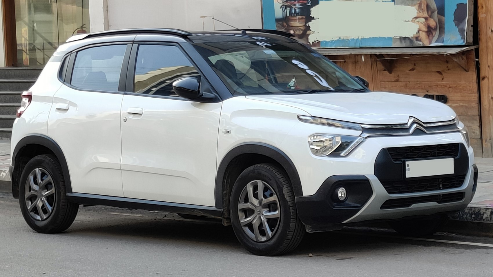 Front fascia and side profile of a compact SUV-style hatchback