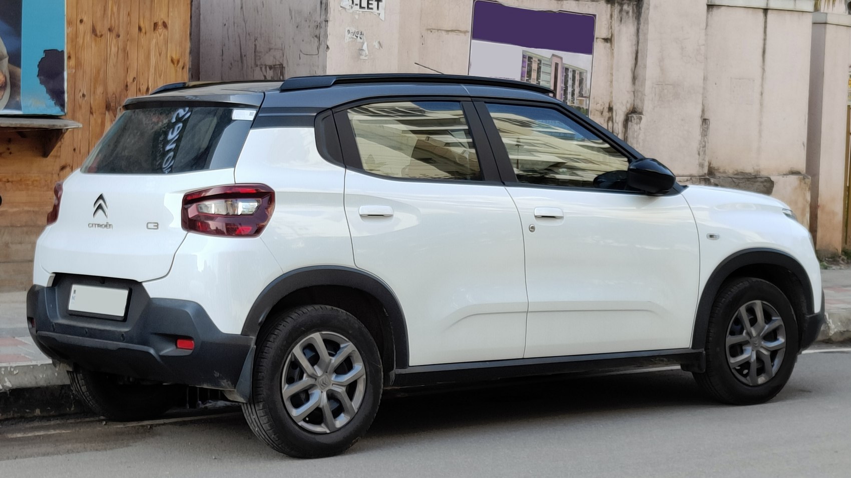 Compact SUV rear side view, black roof, modern tail lights