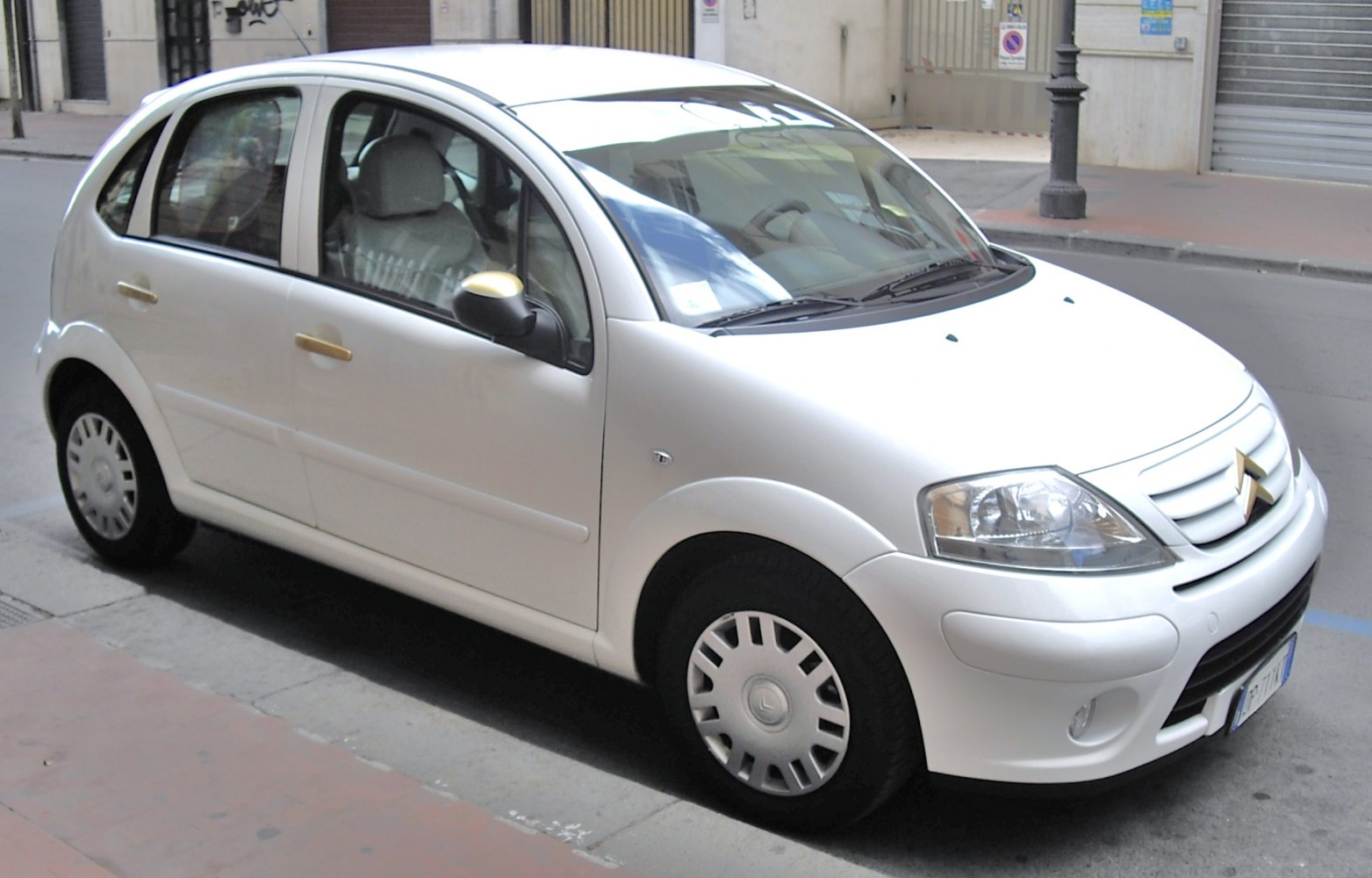 Compact hatchback with rounded body and large headlights