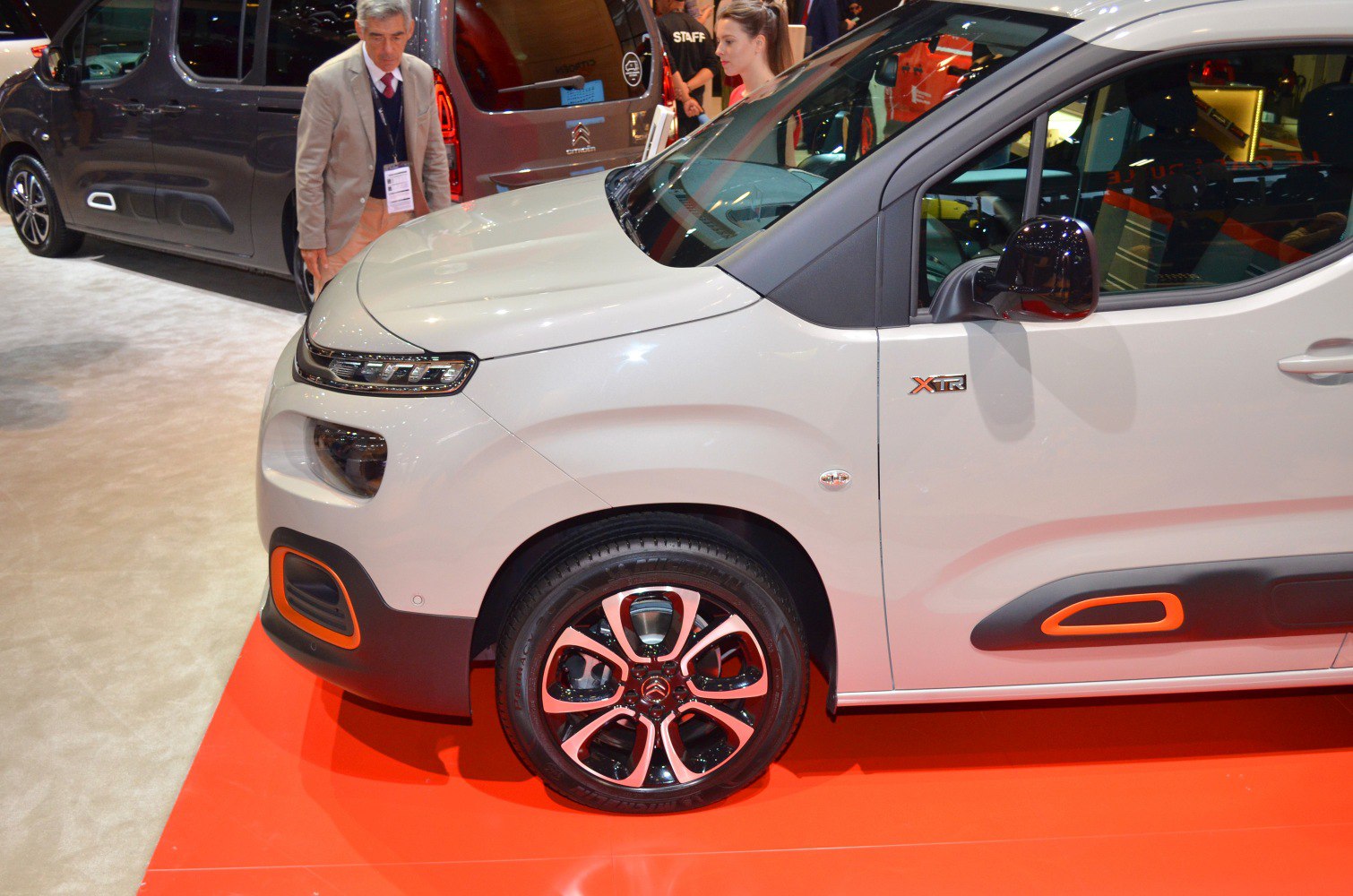 Close-up of front side with XTR badge and distinctive alloy wheel