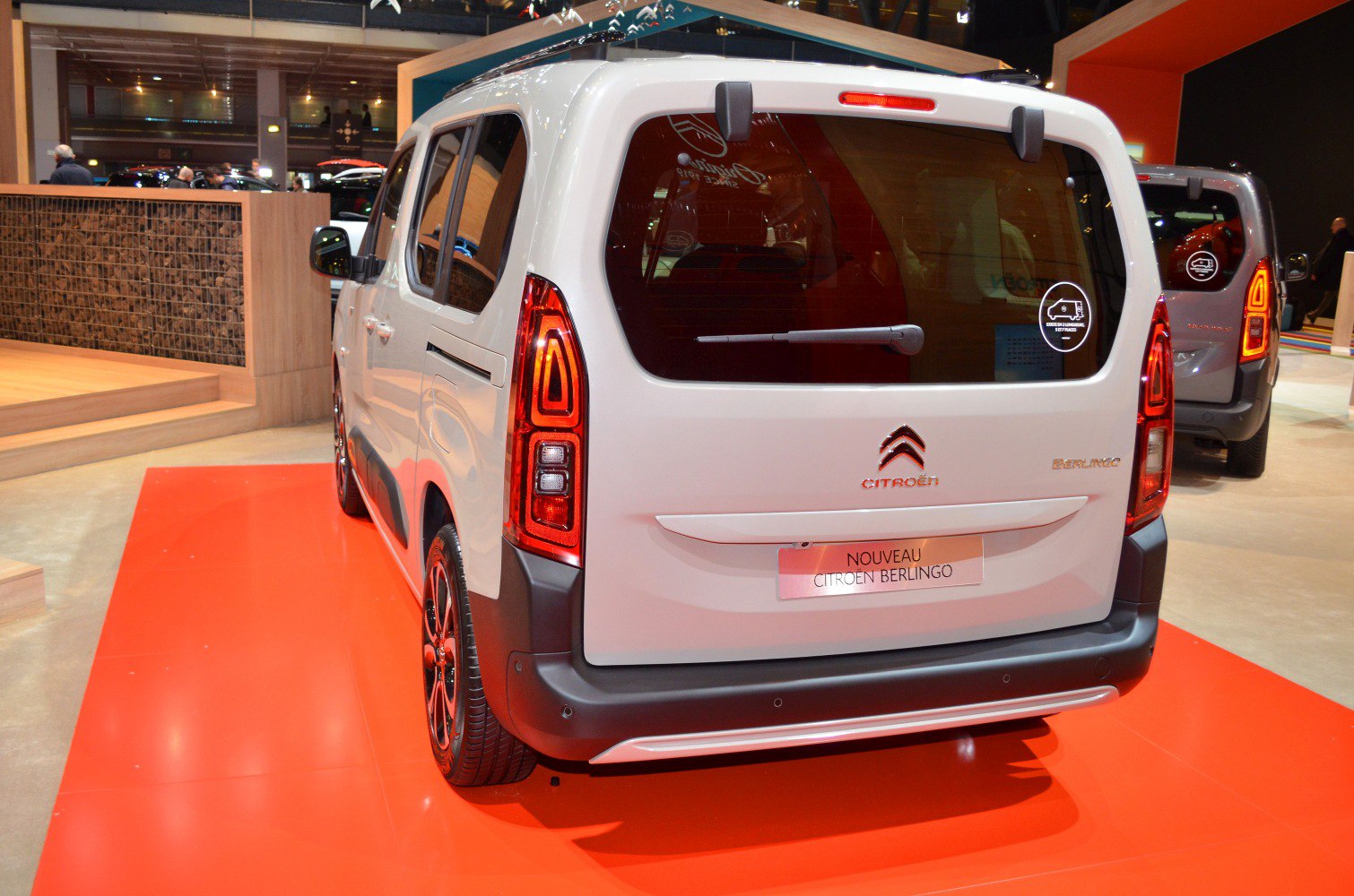 Rear view with vertical tail lights and rear window wiper