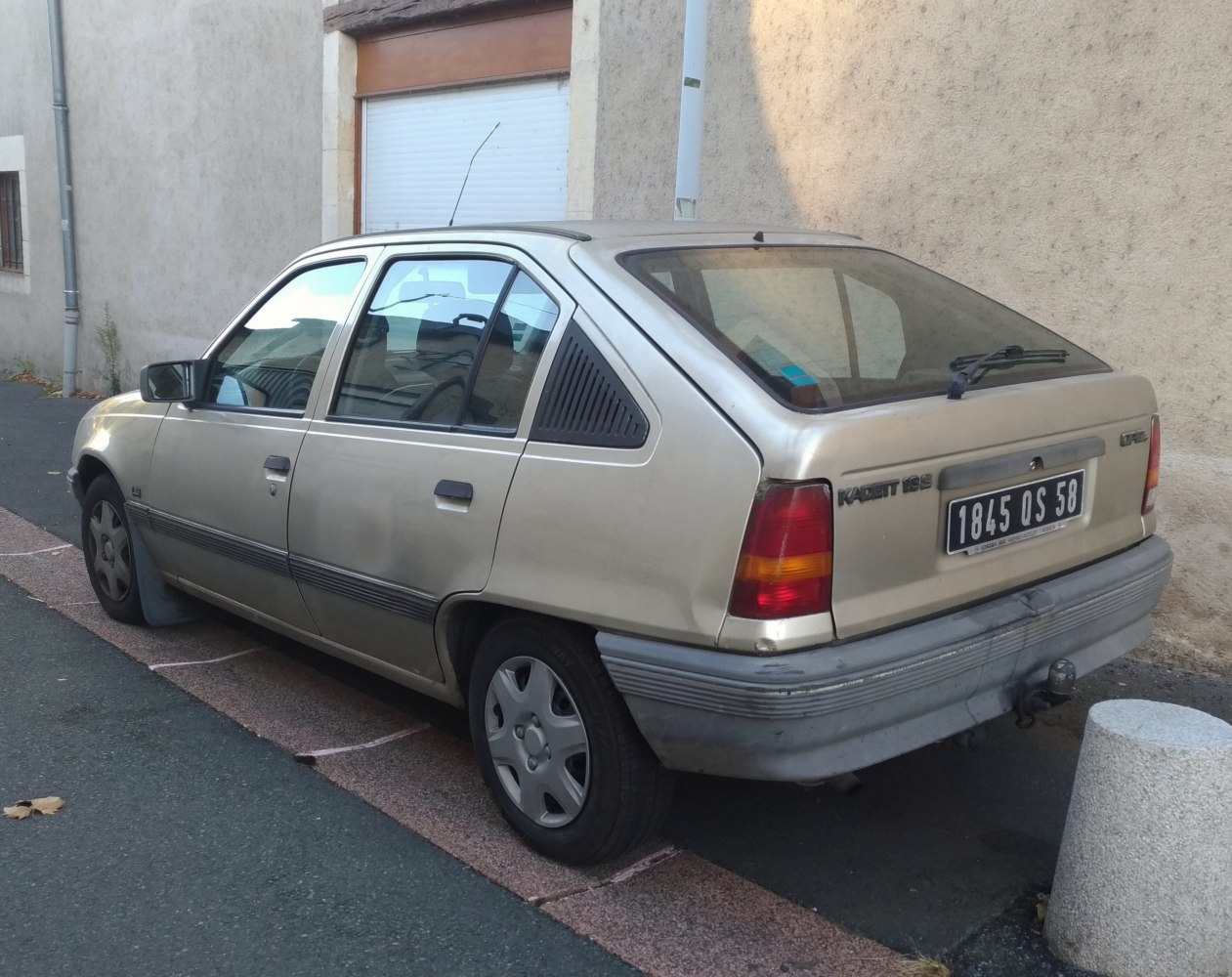 Rear side view of 1980s hatchback with distinctive rear vent and taillights