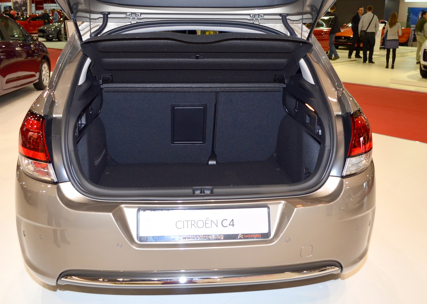 Open hatchback trunk with foldable rear seats and spacious cargo area.
