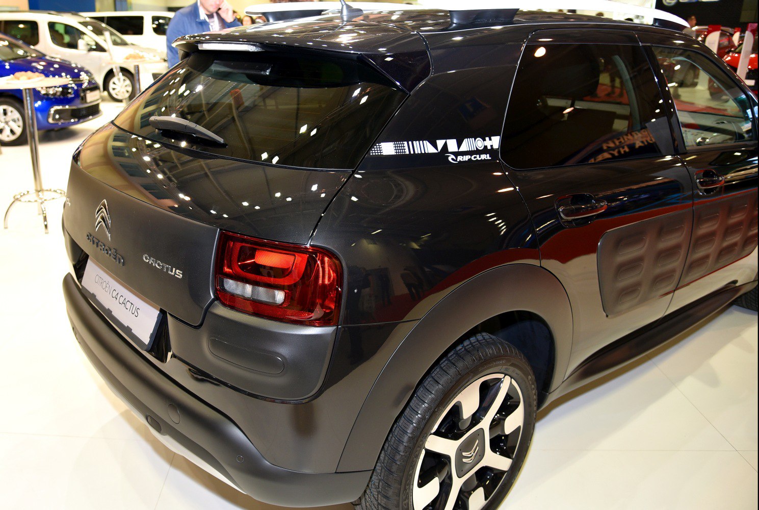 Rear taillight, side airbumps, black wheel design on compact SUV